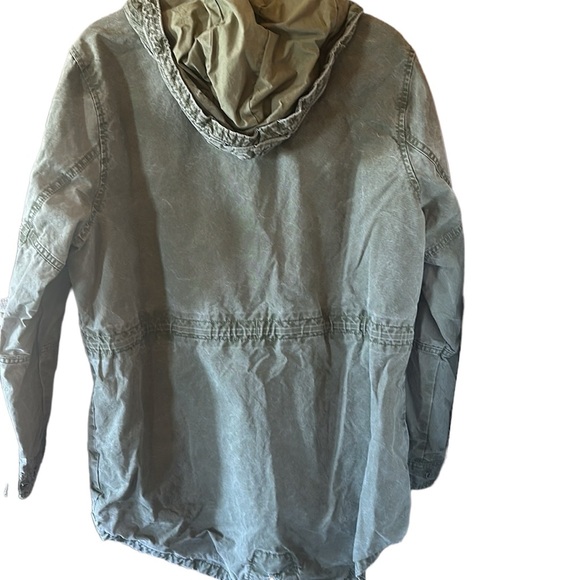 Superdry olive solid lightweight jacket medium size 8 barely worn/ good shape. - Picture 3 of 3